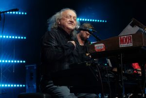 Józef Skrzek w trakcie występu